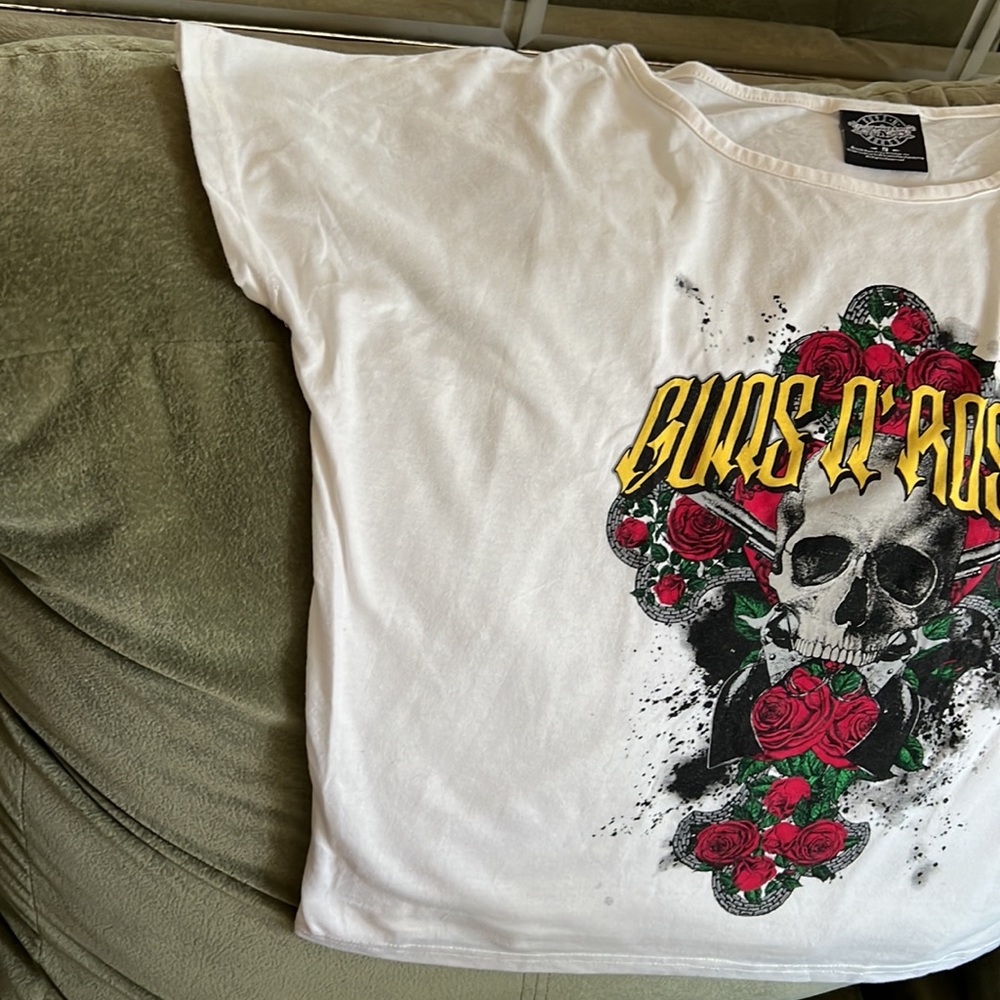 T-Shirt - Picture 4 of 4